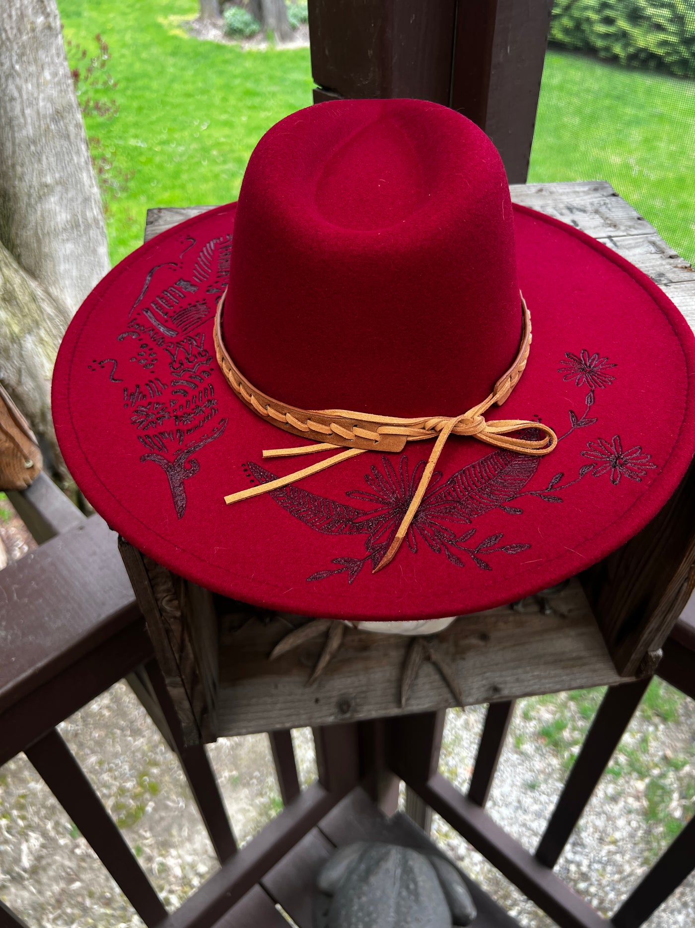 Maroon Red Tribal Scroll Felt Hat